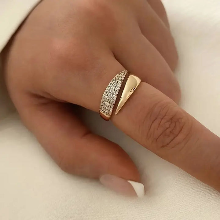 Annalise - Elegant Split Band Ring