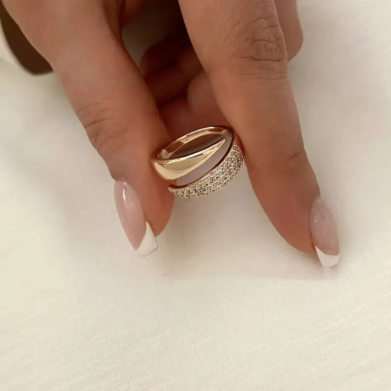 Annalise - Elegant Split Band Ring
