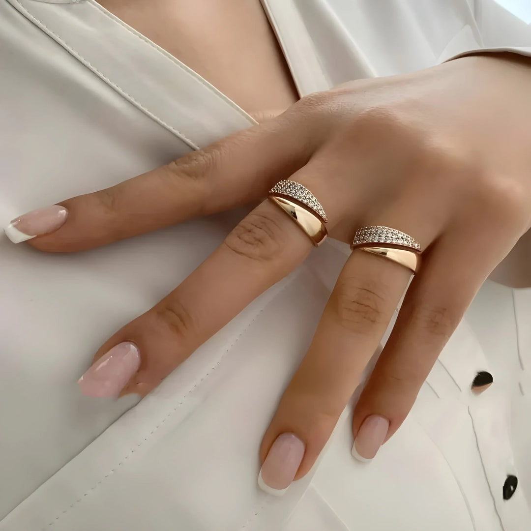 Annalise - Elegant Split Band Ring