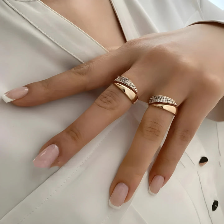 Annalise - Elegant Split Band Ring